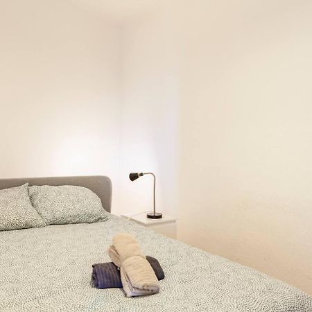 Relax In Lisbon For 4 People With Terrace And Parking Daire Dış mekan fotoğraf