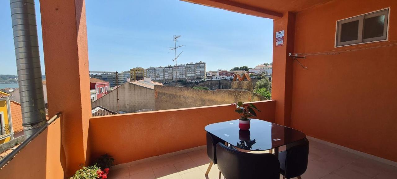Relax In Lisbon For 4 People With Terrace And Parking Daire Dış mekan fotoğraf