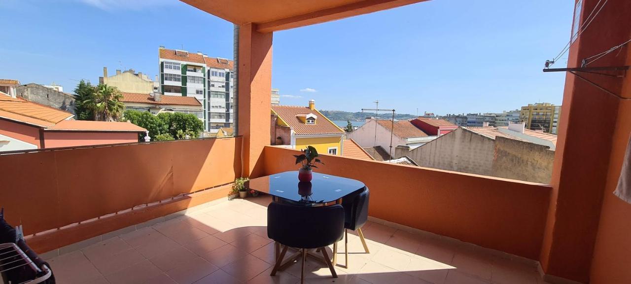 Relax In Lisbon For 4 People With Terrace And Parking Daire Dış mekan fotoğraf